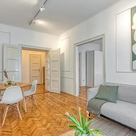 Spacious In Heart Of - Happy * Zagreb