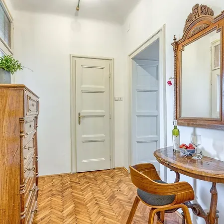 Spacious In Heart Of - Happy Apartment *