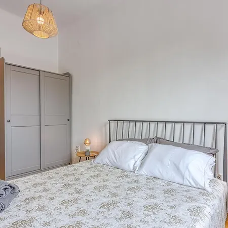 Spacious In Heart Of - Happy Apartment