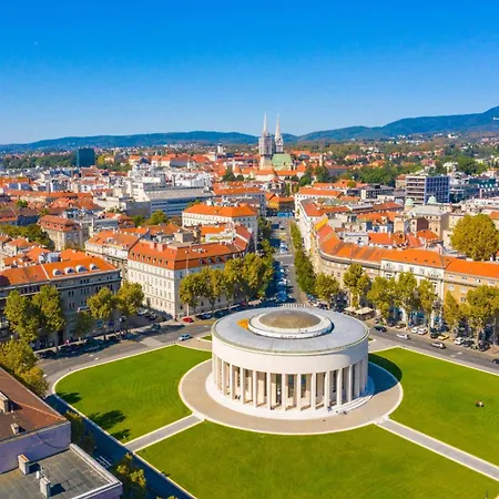 Spacious In Heart Of - Happy * Zagreb